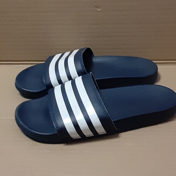 Adidas "Adilette" mens size 7 slides/sandals - Picture 9 of 16